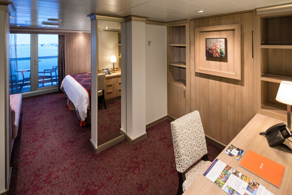 HAL - Koningsdam -Signature Suite Cat SS.jpg